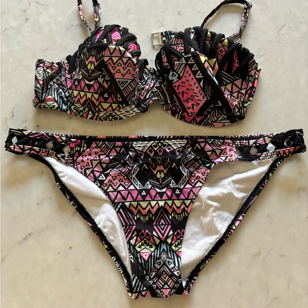 New Without Tags Minkpink Bikini Set Size Large - image 1